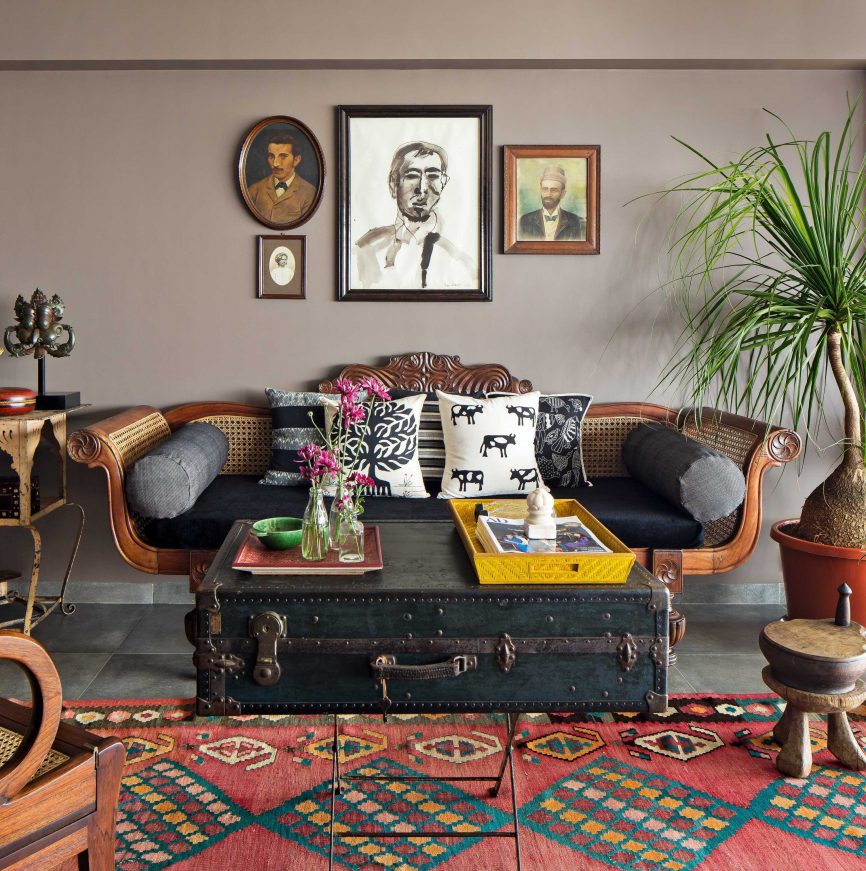HOMES WITH ART AND ANTIQUES THAT TELL STORIES OF A INCREDIBLE CULTURE