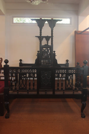FOUR POSTER BED WITH LOTUS MOTIF
