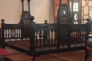 FOUR POSTER BED WITH LOTUS MOTIF